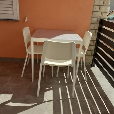Apartment Kid