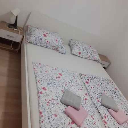Apartment Kid